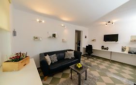 Sara'S Central Apartment